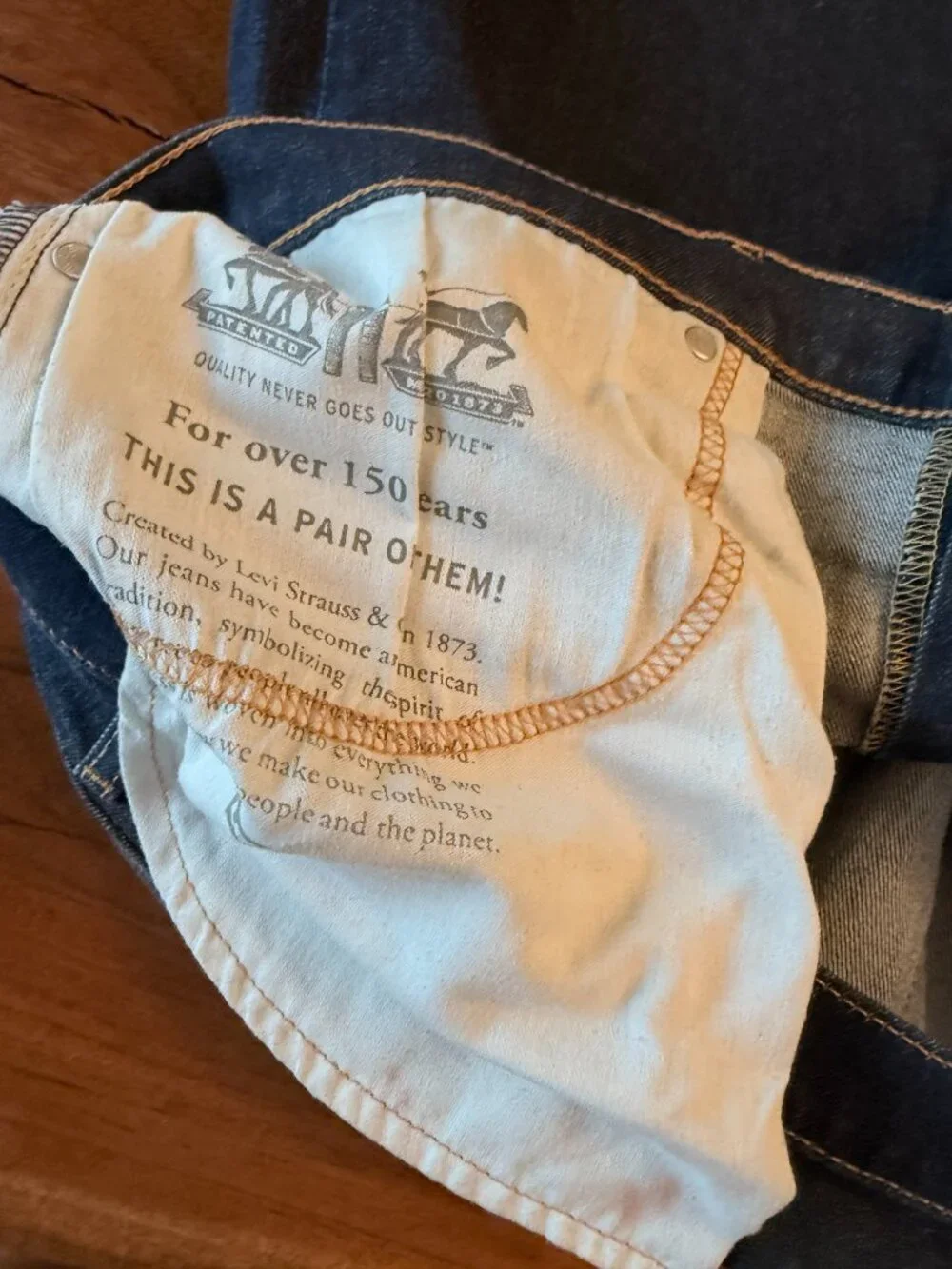 Levis midrise straight